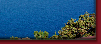 Die Cote d' Azur in Südfrankreich, Blick auf felsige Küste der Cote d' Azur, Bild 6 von 6