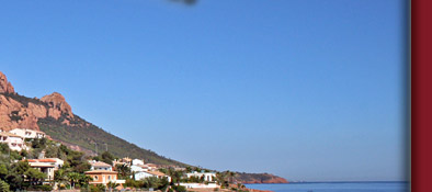 Cote d' Azur in Südfrankreich, zu sehen das rote Esterel Gebirge der Cote d' Azur, Bild 4 von 6