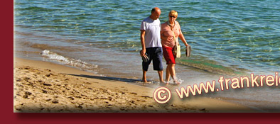 Die Cote d' Azur, im Hintergrund eine der vielen Inseln vor der Cote d' Azur, Bild 5 von 6