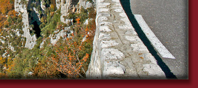 imposante Landschaft mit tiefen Schluchten am Grand Canyon du Verdon, Bild 6 von 6