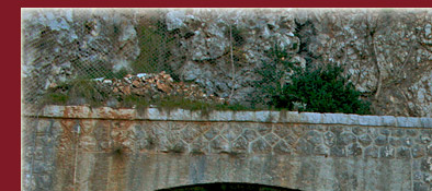 Gorge du Verdon, enger Tunnel durchquert das Felsmassiv, Provence - Alpes-de-Haute, Bild 1 von 6