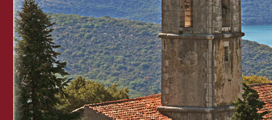 Blick auf den azur blauen Lac de Saint-Croix in Südfrankreich am Gorge du Verdon, Bild 3 von 6