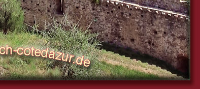 Grimaud, Burgruine in Grimaud mit dem Golfe de Saint-Tropez im Hintergrund, Bild 6 von 6