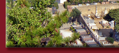 Alte Mühle und der Friedhof von Grimaud, idyllisch gelegen am Golfe de Saint-Tropez, Bild 5 von 6