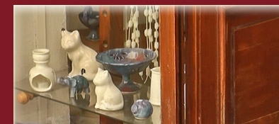 gemütlicher Souvenirshop im Zentrum von Grimaud mit einer sich wohlfühlenden Katze, Bild 1 von 6