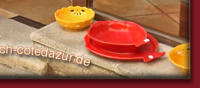 gemütlicher Souvenirshop im Zentrum von Grimaud mit einer sich wohlfühlenden Katze, Bild 6 von 6