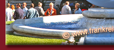 Spielcasino Monte Carlo in Monaco, zu sehen eine Spiegelkugel vor dem Eingang, Bild 5 von 6