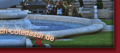 Spielcasino Monte Carlo in Monaco, zu sehen eine Spiegelkugel vor dem Eingang, Bild 6 von 6