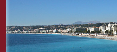 Blick über Nizza zur Strand Promenade und der Altstadt von Nizza, Bild 3 von 6