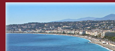 Vom Nizza Schlossberg Blick auf die Sonnenuhr und der Nizza Strandpromenade, Bild 1 von 6