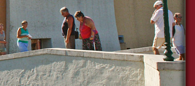 Port Gimaud, Haupteingang nach Port Grimaud dem Lagunenort an der Cote d' Azur, Bild 1 von 6