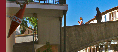 Port Grimaud, ges&auml;umt von kleinen Gassen und Br&uuml;cken ist Port Grimaud, Bild 3 von 6