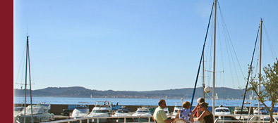 Sainte-Maxime, Restaurant im Hafen von Sainte Maxime mit Blick auf Saint-Tropez, Bild 3 von 6