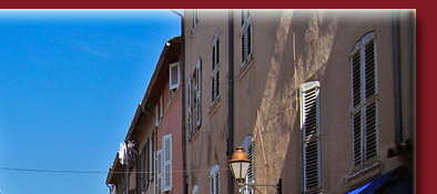 Saint-Tropez im Zentrum, mit schmalen Strassen und engen Gassen, Bild 2 von 6